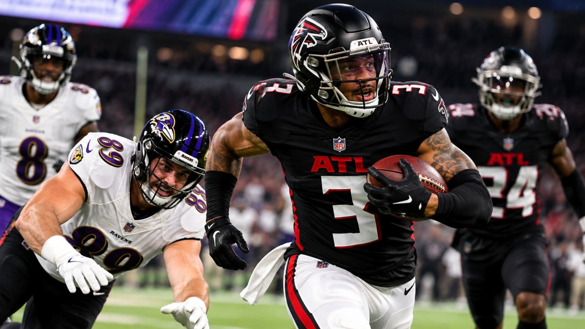 Jessie Bates III Returns Mark Andrews’ Fumble for a 36-Yard Touchdown on Sunday Night Football